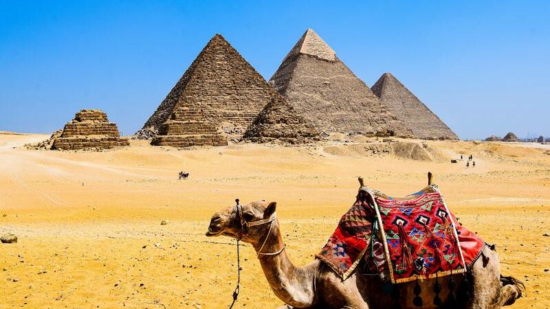 The Giza Pyramids under the clear Egyptian sky, a highlight of any 7 day trip to Egypt.