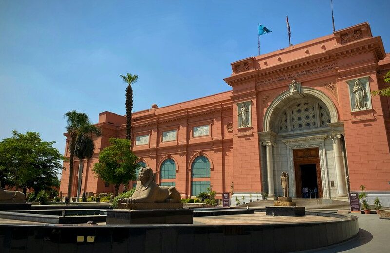 Tour to Giza Pyramids & The Egyptian Museum