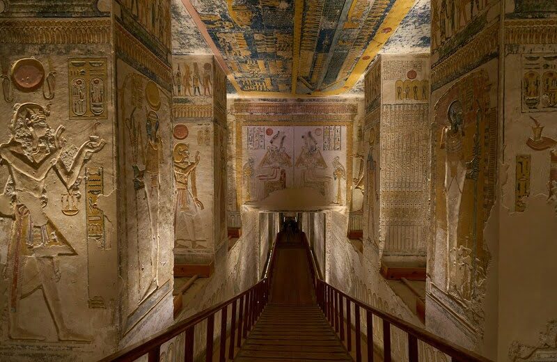 Tour to Valley of the Kings, Colossi of Memnon & Hatshepsut Temple